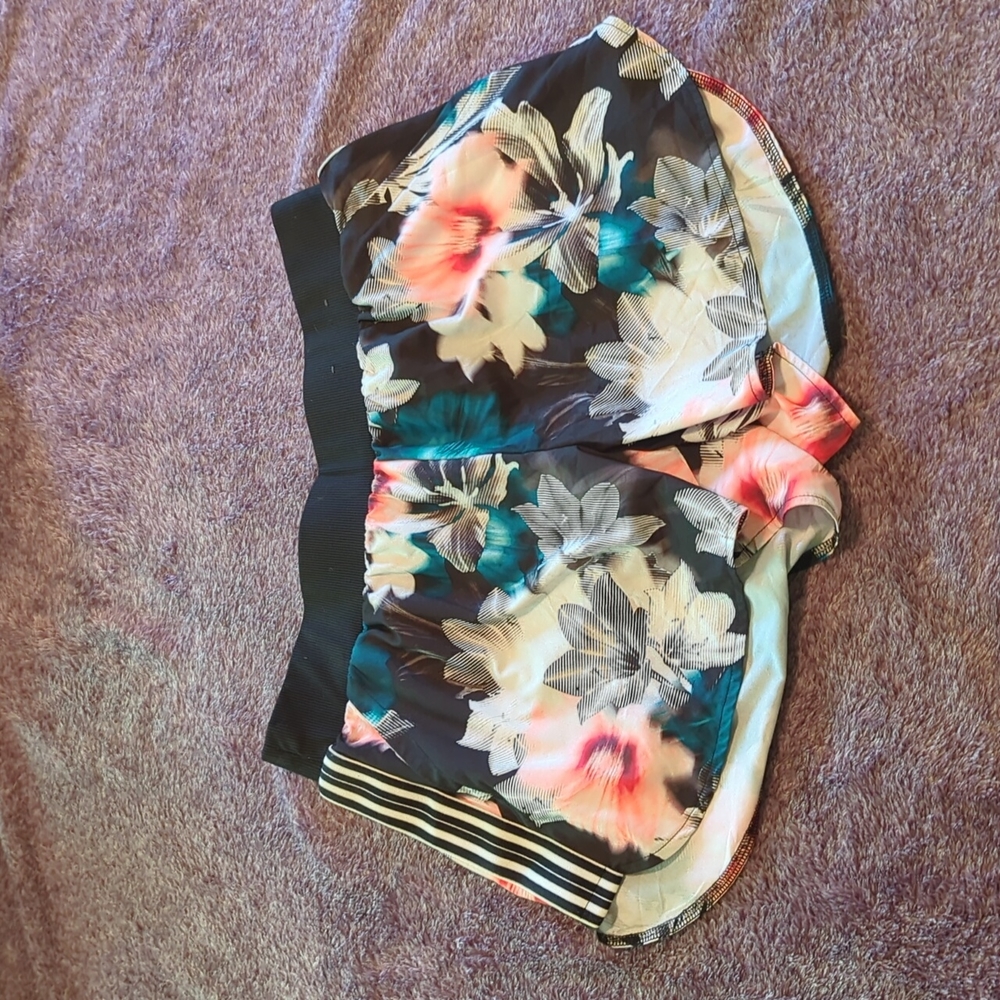 Xersion Floral Athletic shorts